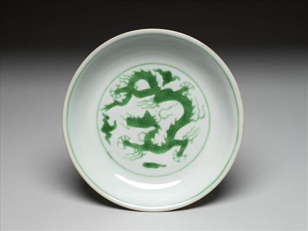 綠彩雲龍紋盤