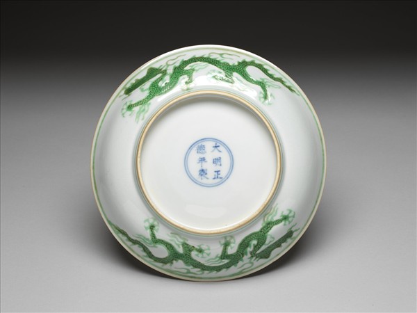 綠彩雲龍紋盤
