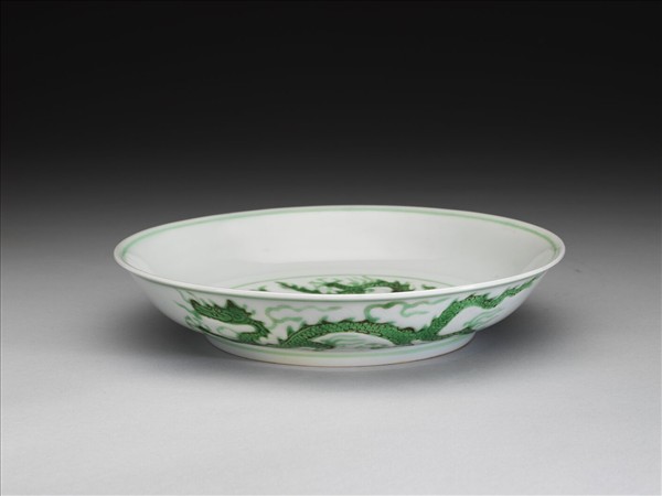綠彩雲龍紋盤