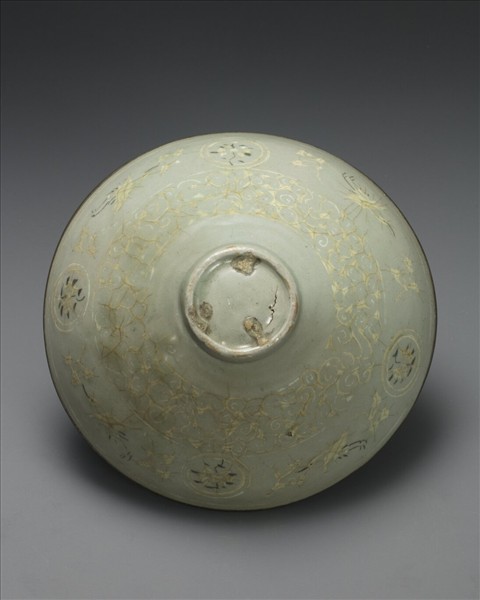 高麗青瓷象嵌雲鶴紋碗