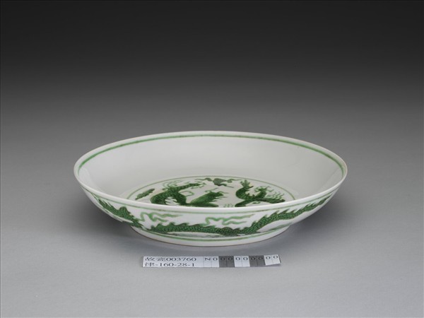白瓷綠彩龍紋盤