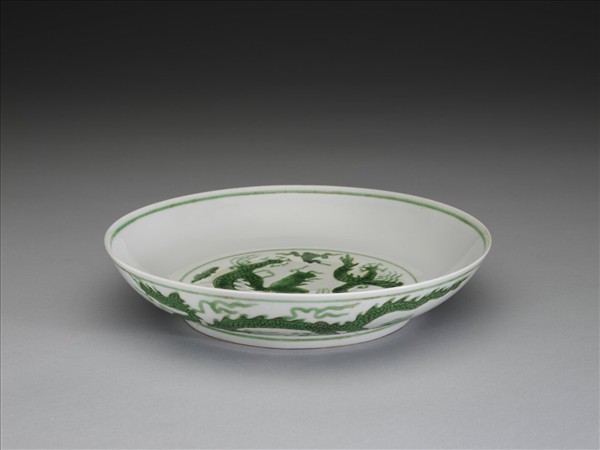 白瓷綠彩龍紋盤