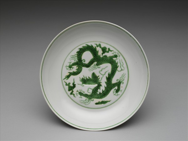 白瓷綠彩龍紋盤