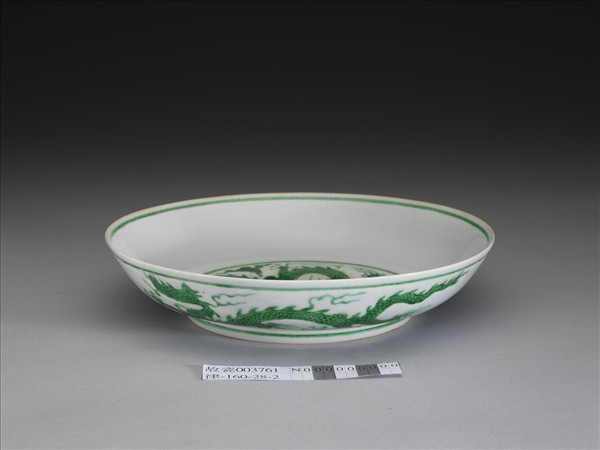 白瓷綠彩龍紋盤
