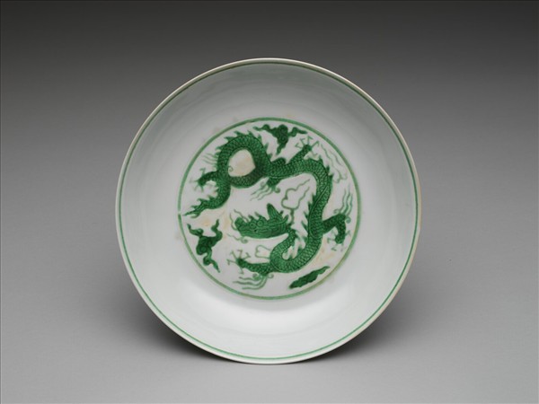白瓷綠彩龍紋盤