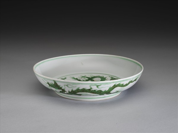 白瓷綠彩龍紋盤