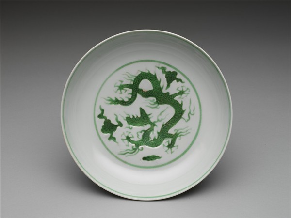 白瓷綠彩龍紋盤