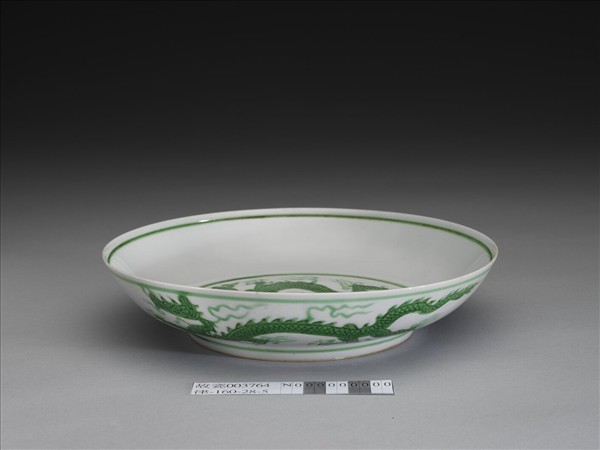 白瓷綠彩龍紋盤