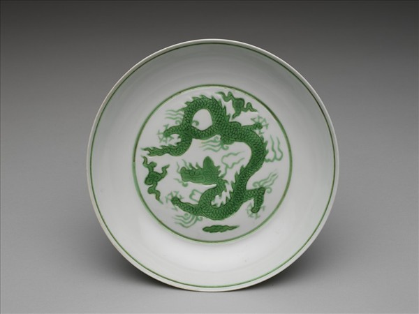 白瓷綠彩龍紋盤