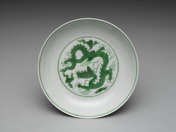 白瓷綠彩龍紋盤