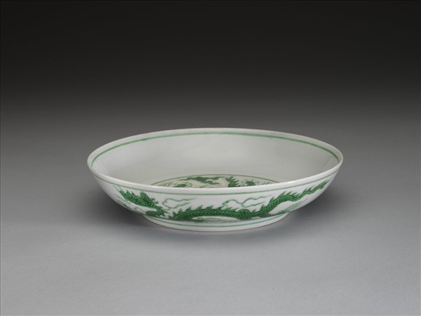 白瓷綠彩龍紋盤