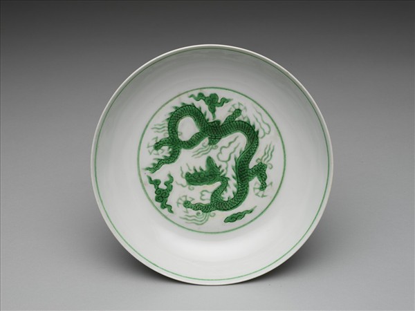 白瓷綠彩龍紋盤