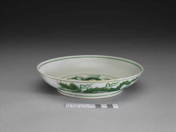 白瓷綠彩龍紋盤
