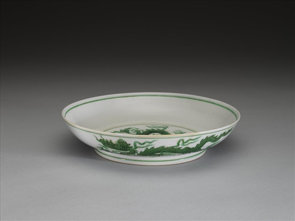 白瓷綠彩龍紋盤