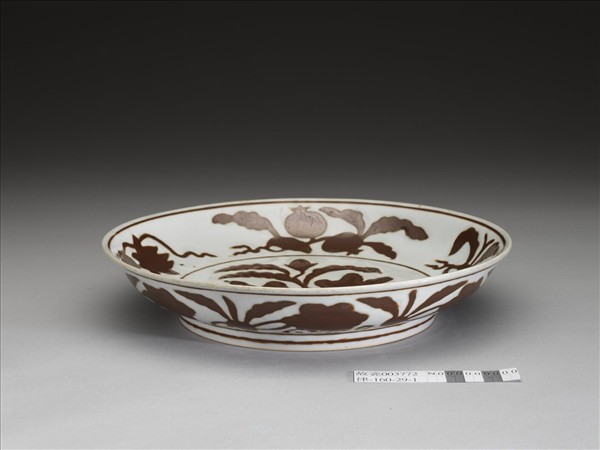 白瓷紫金釉四果紋盤