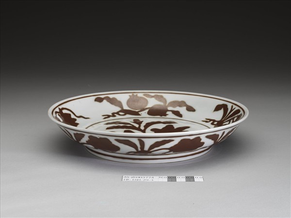 白瓷紫金釉四果紋盤