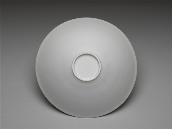 甜白半脫胎暗八吉祥紋葵瓣碗