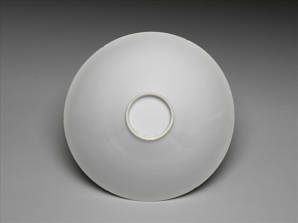 甜白半脫胎暗八吉祥紋葵瓣碗