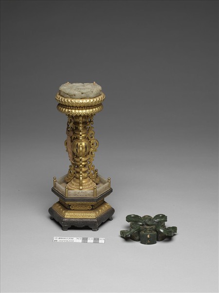 銅鍍金嵌玉八寶（盤長）