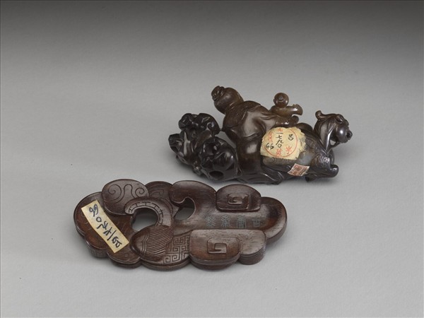 玉人物異獸筆架