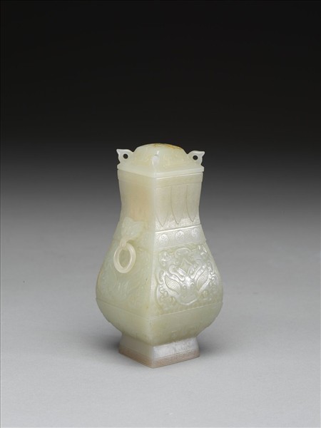 玉雙耳環帶蓋小方瓶