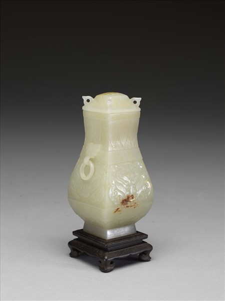 玉雙耳環帶蓋小方瓶