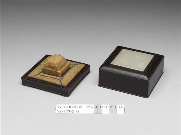 「千秋亭侯」玉印