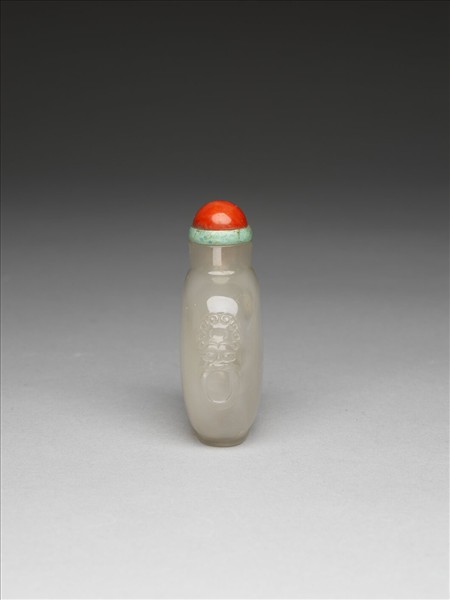 瑪瑙獸首銜環鼻煙壺