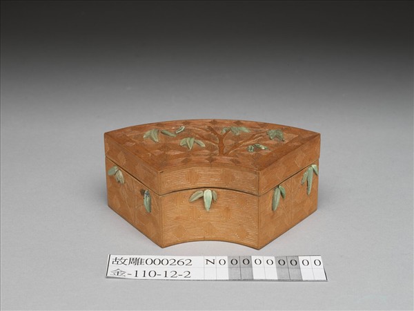 黃楊木雕嵌松石盒