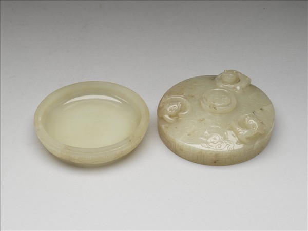 玉螭紋圓盒