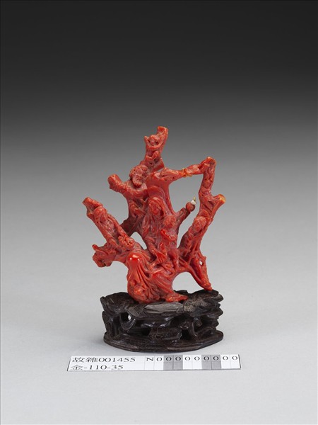 珊瑚雕聖母嬰兒山子