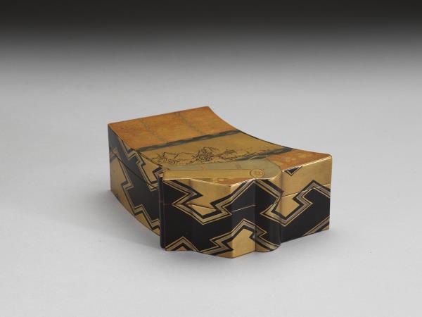 山水蒔繪捲軸形盒