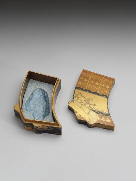 山水蒔繪捲軸形盒