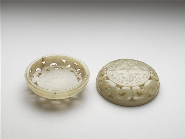 玉鏤雕圓盒