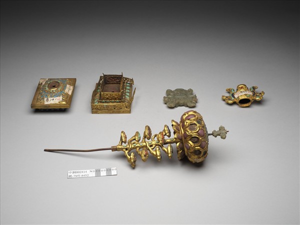 銅鍍金嵌玉及料石八寶（蓮花）