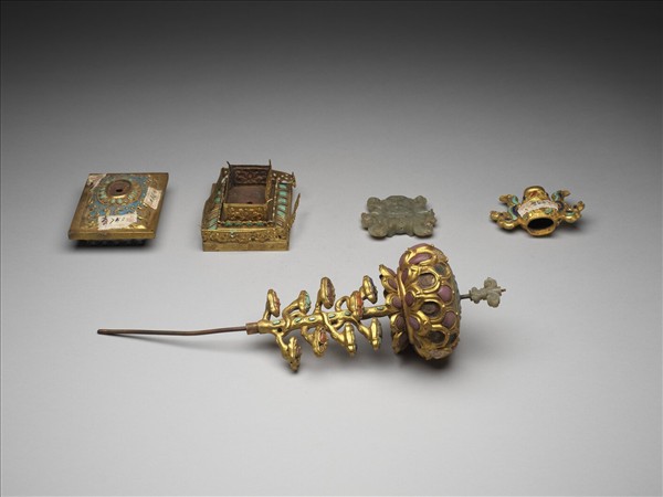 銅鍍金嵌玉及料石八寶（蓮花）