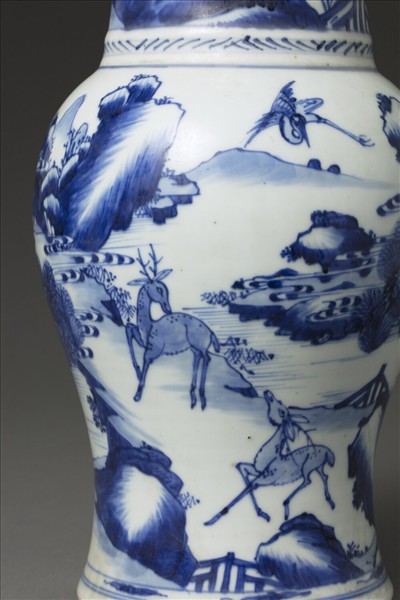 青花松鶴山水鹿紋鳳尾瓶