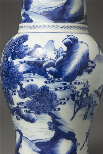 青花松鶴山水鹿紋鳳尾瓶