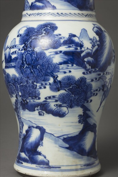 青花松鶴山水鹿紋鳳尾瓶