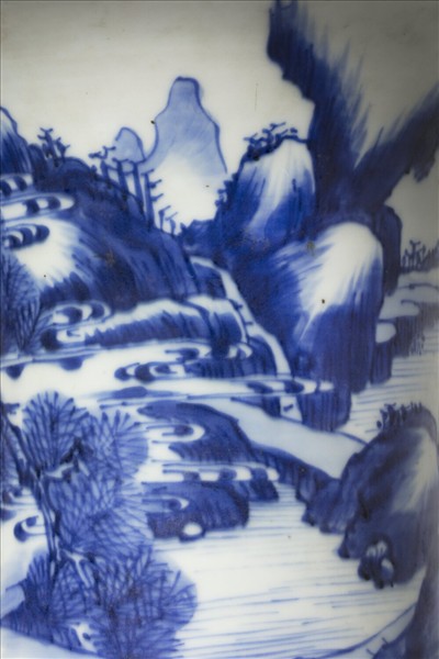 青花松鶴山水鹿紋鳳尾瓶