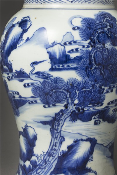 青花松鶴山水鹿紋鳳尾瓶