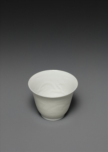 甜白釉雙龍紋杯