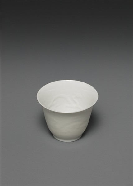 甜白釉雙龍紋杯