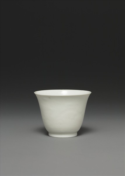 甜白釉雙龍紋杯