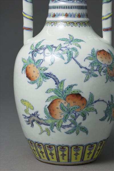 鬥彩福壽紋龍耳瓶