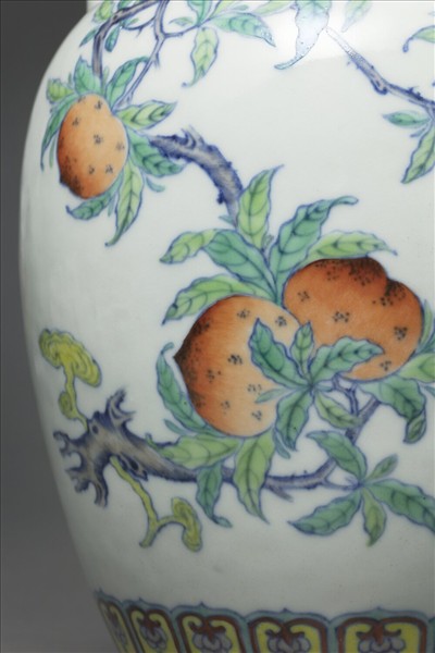 鬥彩福壽紋龍耳瓶