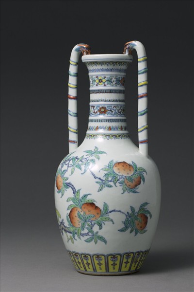 鬥彩福壽紋龍耳瓶