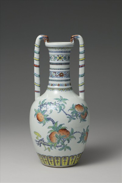 鬥彩福壽紋龍耳瓶