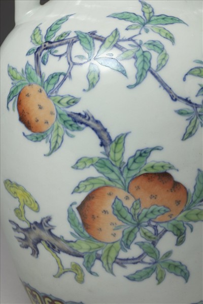 鬥彩福壽紋龍耳瓶