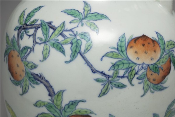 鬥彩福壽紋龍耳瓶